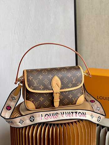  Louis Vuitton LV M45985 Diane Monogram Crossbody Bag Size 9 x 15 x 24 cm