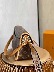  Louis Vuitton LV M45985 Diane Monogram Crossbody Bag Size 9 x 15 x 24 cm - 5