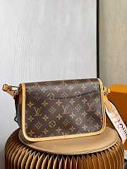  Louis Vuitton LV M45985 Diane Monogram Crossbody Bag Size 9 x 15 x 24 cm - 4