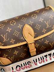  Louis Vuitton LV M45985 Diane Monogram Crossbody Bag Size 9 x 15 x 24 cm - 3