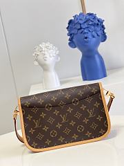 Louis Vuitton Lv M46049 Rose Red Diane Handbag Size 25 × 9 × 15 cm - 2