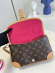 Louis Vuitton Lv M46049 Rose Red Diane Handbag Size 25 × 9 × 15 cm - 4