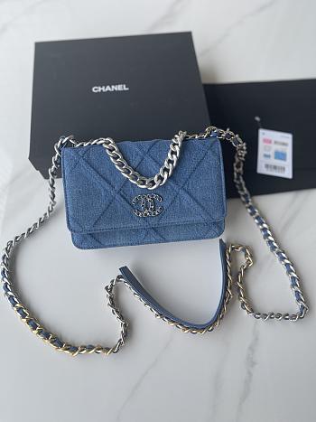 Chanel Flap Bag Denim Size 19 x 11.5 x 7 cm