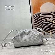Botega Venata Pouch Cloud Bag Size 22 x 12 x 7 cm - 6