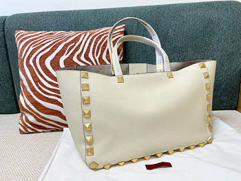 Valentino Garavani Roman Stud Tote Bag White Size 39.5 x 27 x 18 cm