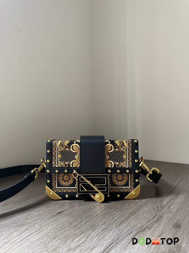 Fendi x Versace Shoulder Bag Size 18.5 x 11.5 x 5 cm - 1
