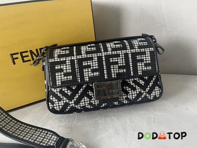 Fendi Baguette Woven Raffia Bag Size 27 x 6 x 15 cm - 1