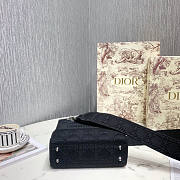 Dior Lady D-Lite Embroidered Cannage Bag Size 20 x 16.5 x 8 cm - 3