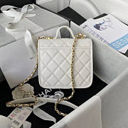 Chanel Small Flap Bag With Top Handle White Size 17 x 20.5 x 6 cm - 5