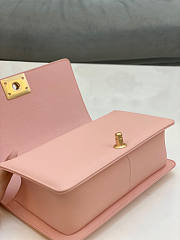 Chanel Boy Bag in Pink Size 25 cm - 2