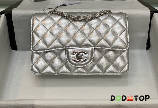 Chanel Silver Flap Bag Lambskin Size 20 cm - 1