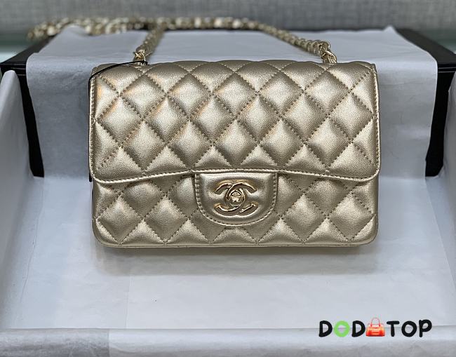 Chanel Gold Flap Bag Lambskin Size 20 cm - 1