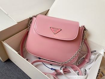 Prada Chain Bag in Pink Size 20 x 16 x 6 cm