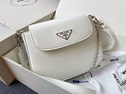 Prada Chain Bag in White Size 20 x 16 x 6 cm - 3