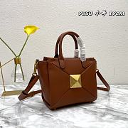 Valentino Garavani Small One Stud Bag Brown Size 19 x 16 x 12 cm - 2