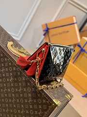 Louis Vuitton Coussin PM Bag Patent Calfskin Black Size 26 x 20 x 12 cm - 4