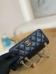 Chanel Flap Phone Holder With Chain Black Lambskin Size 10 × 17.2 × 3.3 cm - 4