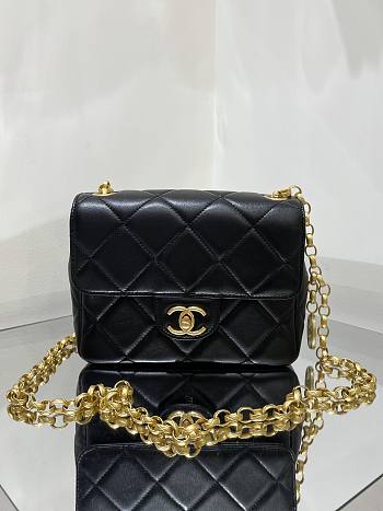 Chanel Flap Chain Bag Black Size 16 x 19.5 x 7 cm