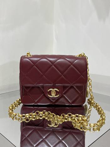 Chanel Flap Chain Bag Red Size 16 x 19.5 x 7 cm