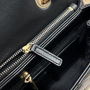 Chanel Flap Bag Lambskin Black Size 22 x 14 x 8 cm - 4
