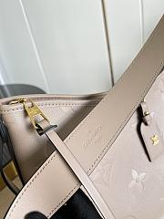 Louis Vuitton LV Carryall Medium Handbag Apricot Size 39 x 30 x 15 cm - 3