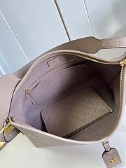 Louis Vuitton LV Carryall Medium Handbag Apricot Size 39 x 30 x 15 cm - 5