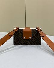 Fendi Baguette Pouch 01 Size 16 x 2 x 10 cm - 4