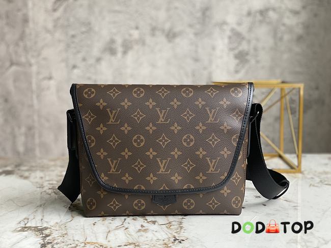 Louis Vuitton Lv Magnetic Messenger Bag Size 31.5 x 22 x 8 cm - 1