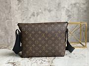 Louis Vuitton Lv Magnetic Messenger Bag Size 31.5 x 22 x 8 cm - 5