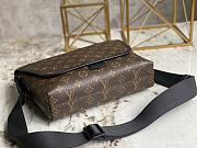 Louis Vuitton Lv Magnetic Messenger Bag Size 31.5 x 22 x 8 cm - 3