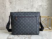 Louis Vuitton Explorer Medium Messenger Bag Size 38 x 31 x 12 cm - 4