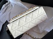 Chanel Vintage Classic Medium White Bag Size 15 x 21 x 8 cm - 6
