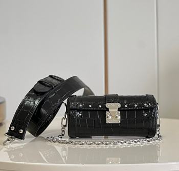  Louis Vuitton Papillon BB Bag Black Size 19 x 9 x 9 cm