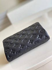 Louis Vuitton Pochette Coussin Black Size 20 x 14 x 8 cm - 5