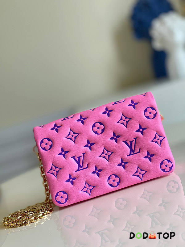 Louis Vuitton Pochette Coussin Pink Size 20 x 14 x 8 cm - 1