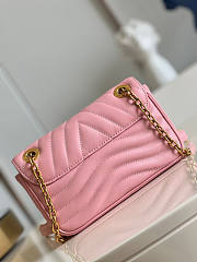 Louis Vuitton New Wave Chain Bag PM Pink Size 21 x 12 x 9 cm - 4