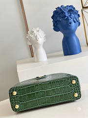 Louis Vuitton Capucines BB Green Size 27 x 18 x 9 cm - 5