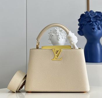Louis Vuitton Capucines BB 05 Size 27 x 18 x 9 cm