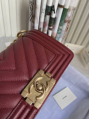 Chanel Boy Bag Cheveron In Dark Red Gold Hardware Size 20 cm - 2
