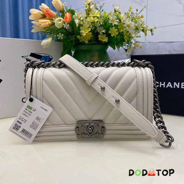Chanel Boy Bag Cheveron In White Silver Hardware Size 25 cm - 1