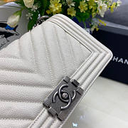 Chanel Boy Bag Cheveron In White Silver Hardware Size 25 cm - 2