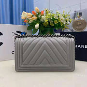 Chanel Boy Bag Cheveron In Light Grey Silver Hardware Size 25 cm - 2