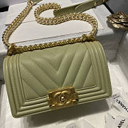 Chanel Boy Bag Caviar Green Gold Hardware Size 20 cm - 2