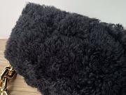 Botega Venata Chain Pouch Shearling Clutch Black Size 31 x 12 x 16 cm - 5