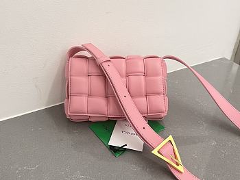 Botega Venata Cassette Medium Pillow Bag Pink Size 19 x 12 x 5 cm