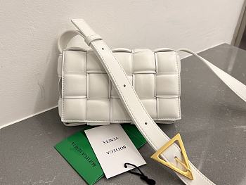 Botega Venata Cassette Medium Pillow Bag White Size 19 x 12 x 5 cm