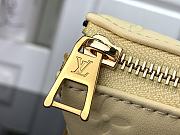 Louis Vuitton LV Coussin Small Handbag Yellow Size 26 x 20 x 12 cm - 5