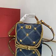 Valentino Small Roman Stud The Handle Bag In Denim Size 21 x 17 x 14 cm - 4