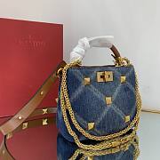 Valentino Small Roman Stud The Handle Bag In Denim Size 21 x 17 x 14 cm - 5