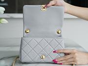 Chanel Lambskin Chain Flap Bag Grey Size 21 cm - 2